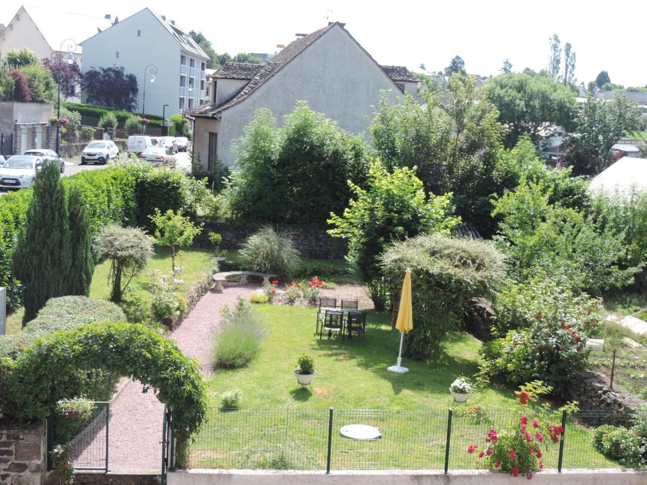 Logis Auv'hôtel Mauriac  Exterior foto